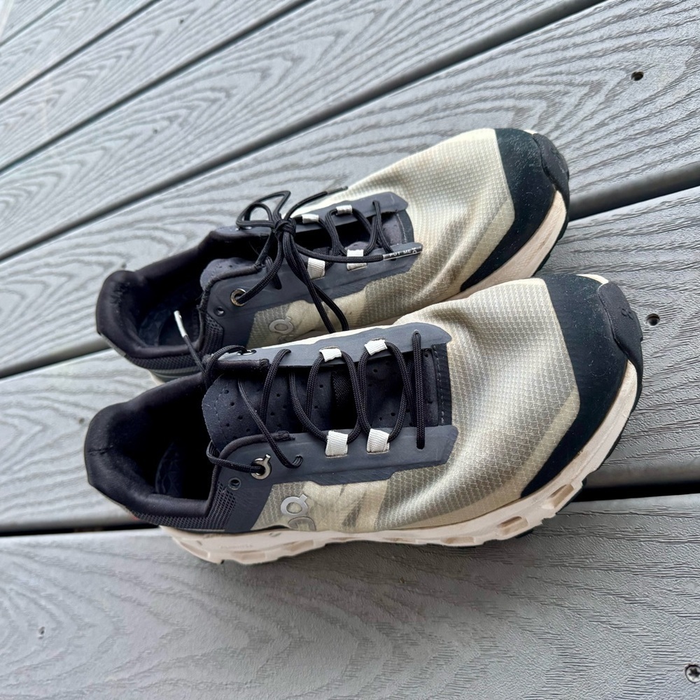 Women’s Oncloud Running shoes size 9.5 - Picture 2 of 8